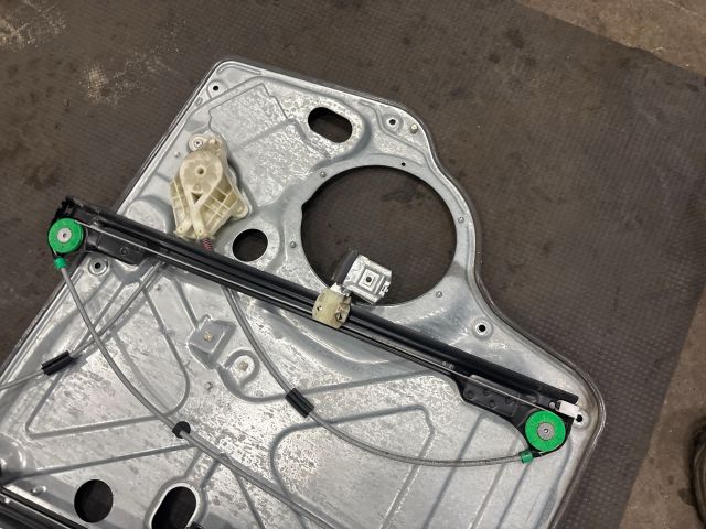 bontott VW TRANSPORTER Jobb első Ablakemelő Szerkezet (Mechanikus)