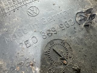 bontott VW TRANSPORTER Jobb első Dobbetét (Kerékjárati, Műanyag)