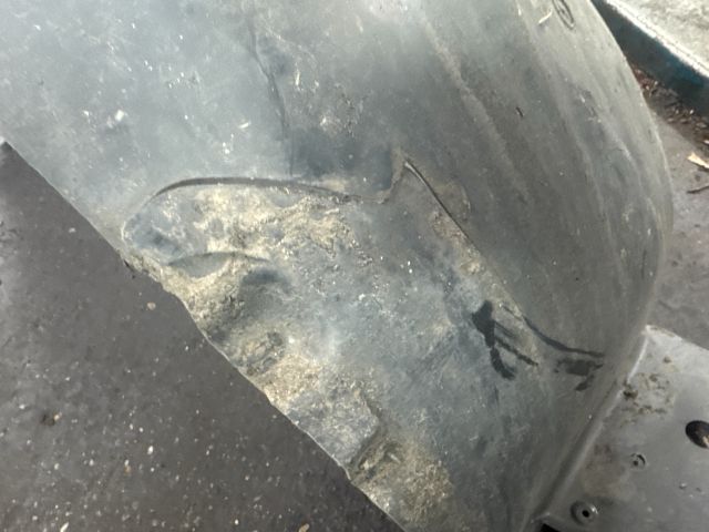 bontott VW TRANSPORTER Jobb első Dobbetét (Kerékjárati, Műanyag)