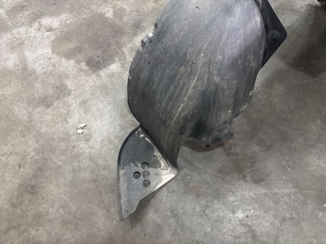 bontott VW TRANSPORTER Jobb első Első Dobbetét (Kerékjárati, Műanyag)