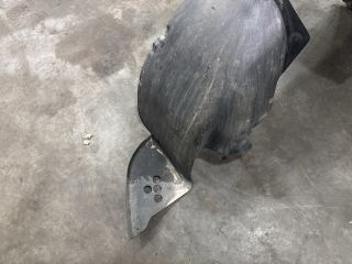 bontott VW TRANSPORTER Jobb első Első Dobbetét (Kerékjárati, Műanyag)