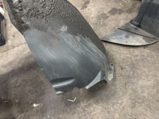 bontott VW TRANSPORTER Jobb első Első Dobbetét (Kerékjárati, Műanyag)