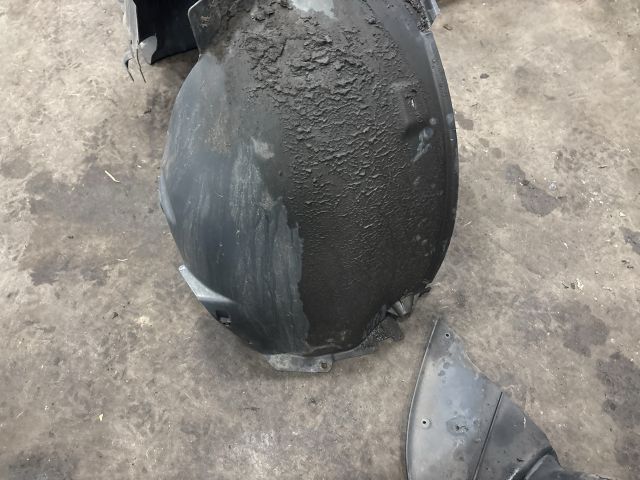 bontott VW TRANSPORTER Jobb első Első Dobbetét (Kerékjárati, Műanyag)