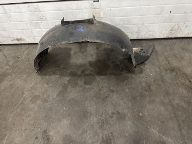 bontott VW TRANSPORTER Jobb első Első Dobbetét (Kerékjárati, Műanyag)