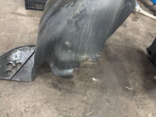 bontott VW TRANSPORTER Jobb első Első Dobbetét (Kerékjárati, Műanyag)