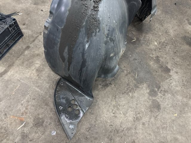 bontott VW TRANSPORTER Jobb első Első Dobbetét (Kerékjárati, Műanyag)