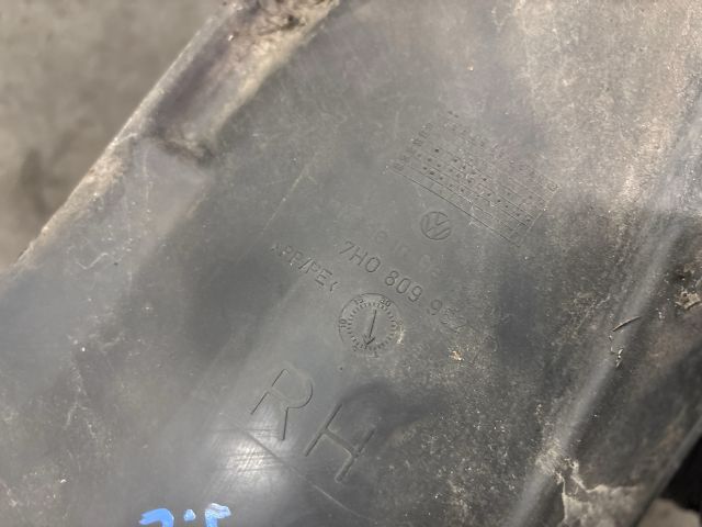 bontott VW TRANSPORTER Jobb első Első Dobbetét (Kerékjárati, Műanyag)