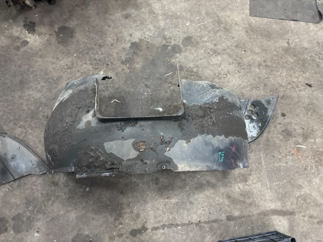 bontott VW TRANSPORTER Jobb első Első Dobbetét (Kerékjárati, Műanyag)