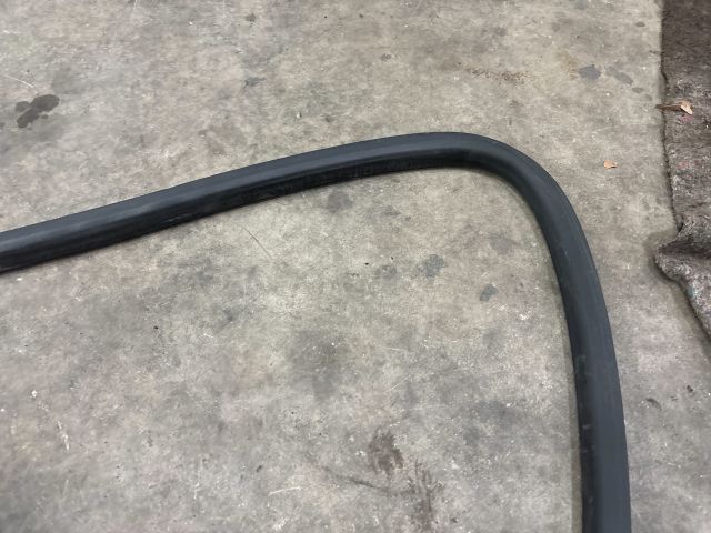 bontott VW TRANSPORTER Jobb első Gumikéder