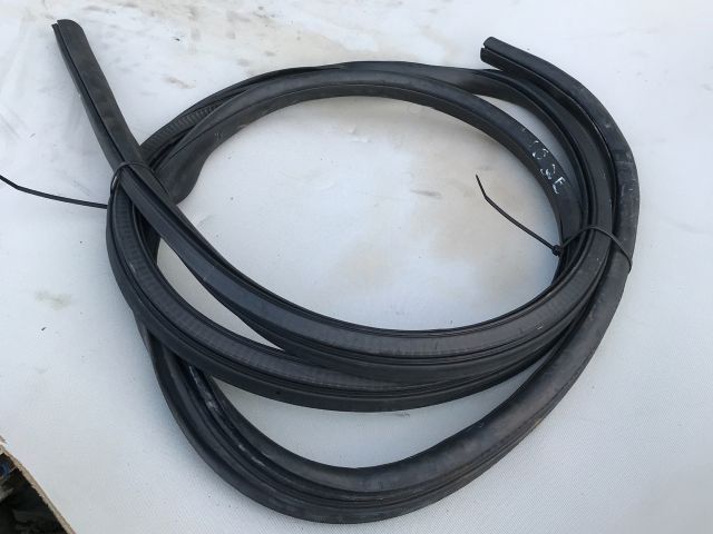 bontott VW TRANSPORTER Jobb első Gumikéder