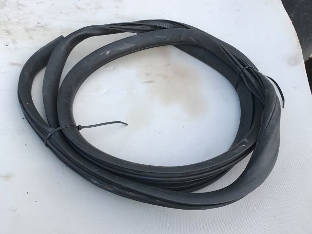 bontott VW TRANSPORTER Jobb első Gumikéder