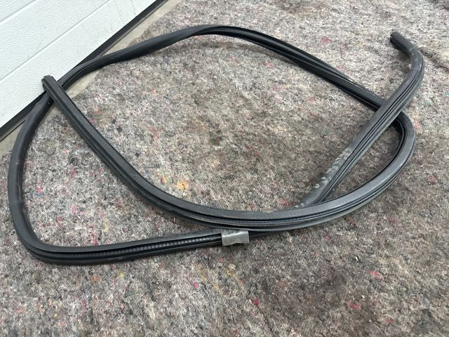 bontott VW TRANSPORTER Jobb első Gumikéder