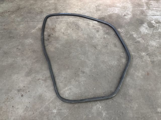 bontott VW TRANSPORTER Jobb első Gumikéder