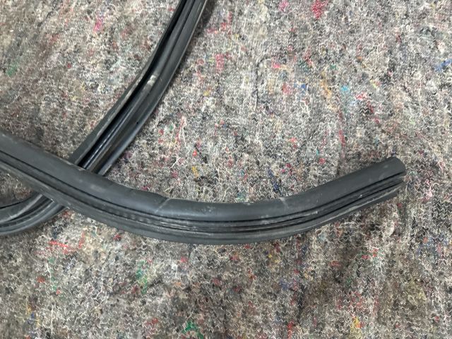 bontott VW TRANSPORTER Jobb első Gumikéder