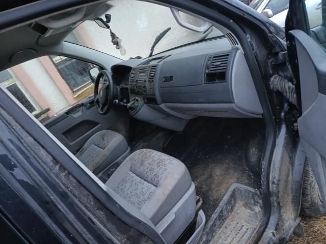 bontott VW TRANSPORTER Jobb hátsó Dobbetét (Kerékjárati, Műanyag)