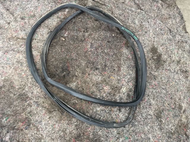 bontott VW TRANSPORTER Jobb hátsó Gumikéder