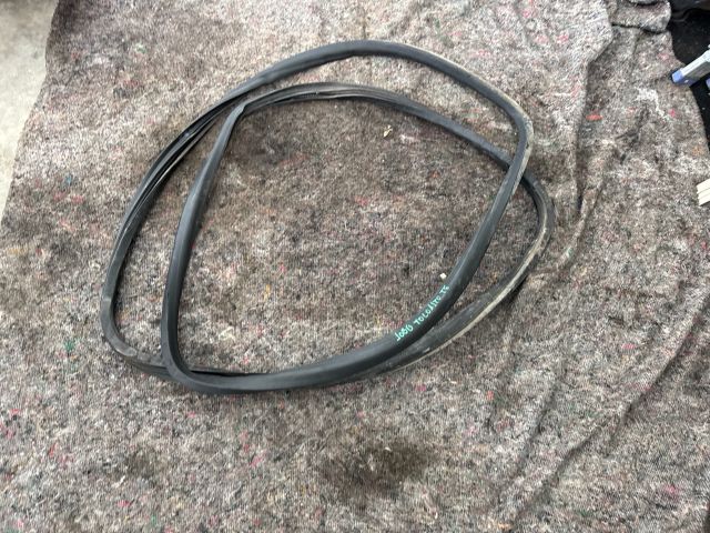 bontott VW TRANSPORTER Jobb hátsó Gumikéder