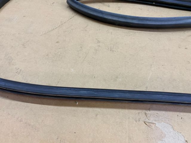 bontott VW TRANSPORTER Jobb hátsó Gumikéder