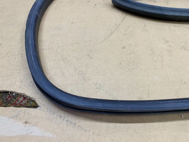 bontott VW TRANSPORTER Jobb hátsó Gumikéder