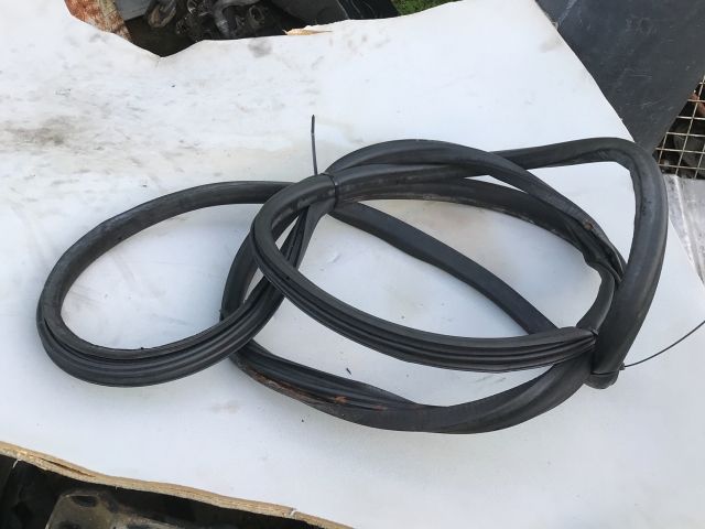 bontott VW TRANSPORTER Jobb hátsó Gumikéder