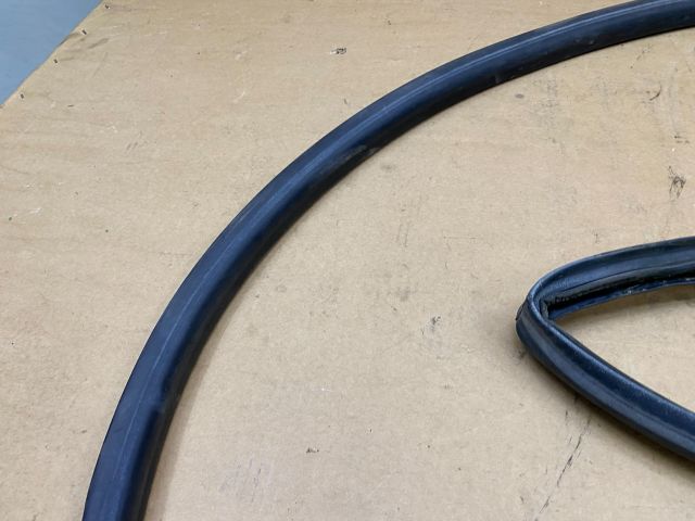 bontott VW TRANSPORTER Jobb hátsó Gumikéder