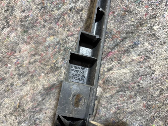 bontott VW TRANSPORTER Jobb hátsó Oldal Lökhárító Tartó (Műanyag)