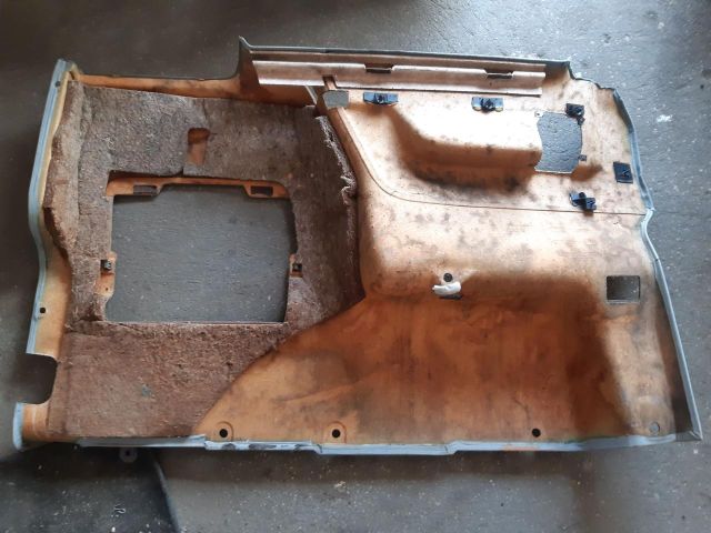 bontott VW TRANSPORTER Jobb hátsó Ülés melletti Kárpit