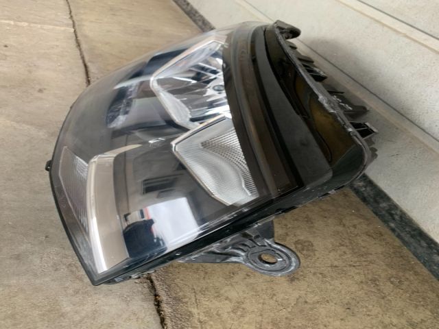 bontott VW TRANSPORTER Jobb Ledes Fényszóró