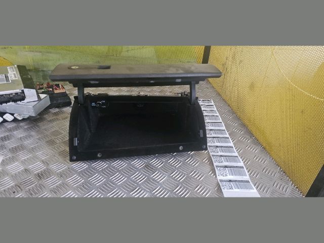 bontott VW TRANSPORTER Kesztyűtartó