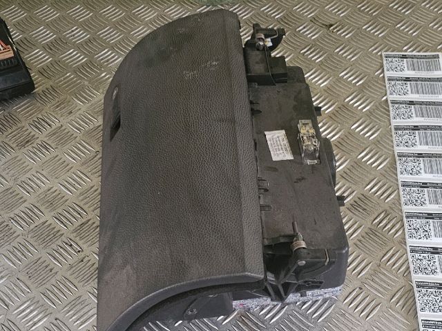 bontott VW TRANSPORTER Kesztyűtartó