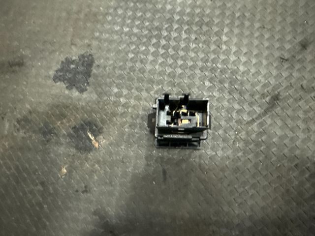 bontott VW TRANSPORTER Kipörgésgátló Kapcsoló