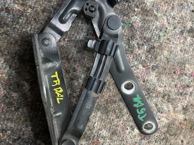 bontott VW TRANSPORTER Motorháztető Bal Zsanér