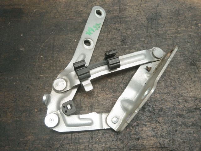 bontott VW TRANSPORTER Motorháztető Bal Zsanér