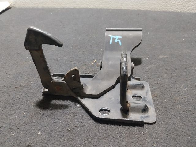 bontott VW TRANSPORTER Motorháztető Biztonsági Kampó