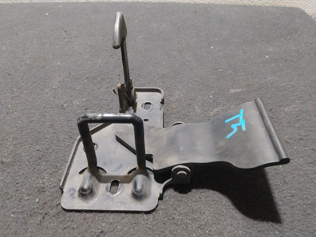 bontott VW TRANSPORTER Motorháztető Biztonsági Kampó