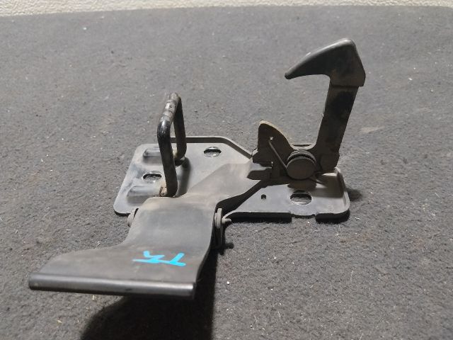 bontott VW TRANSPORTER Motorháztető Biztonsági Kampó