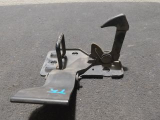 bontott VW TRANSPORTER Motorháztető Biztonsági Kampó