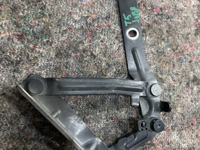 bontott VW TRANSPORTER Motorháztető Jobb Zsanér