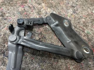 bontott VW TRANSPORTER Motorháztető Jobb Zsanér