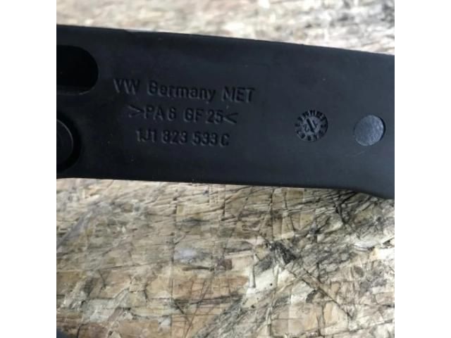 bontott VW TRANSPORTER Motorháztető Nyitó Kar / Gomb