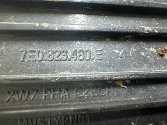 bontott VW TRANSPORTER Motorháztető Nyitó Kar / Gomb