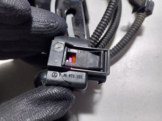 bontott VW TRANSPORTER Motorháztető Zárszerkezet