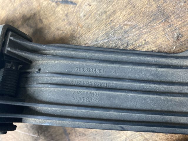 bontott VW TRANSPORTER Motorháztető Zárszerkezet