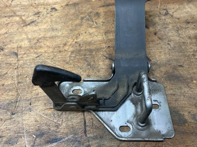 bontott VW TRANSPORTER Motorháztető Zárszerkezet