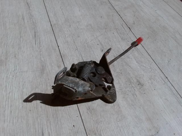 bontott VW TRANSPORTER Motorháztető Zárszerkezet