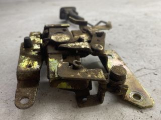 bontott VW TRANSPORTER Motorháztető Zárszerkezet