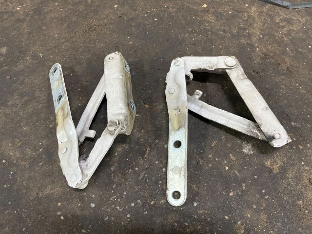 bontott VW TRANSPORTER Motorháztető Zsanér Pár