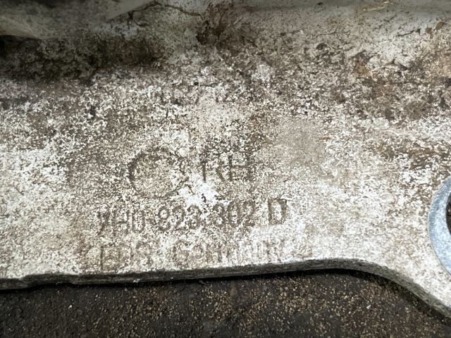 bontott VW TRANSPORTER Motorháztető Zsanér Pár