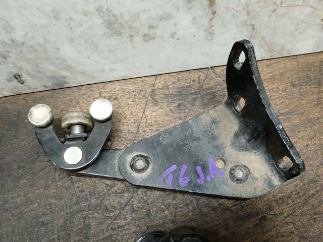 bontott VW TRANSPORTER Tolóajtó Sín Görgő Szett