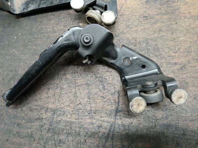 bontott VW TRANSPORTER Tolóajtó Sín Görgő Szett